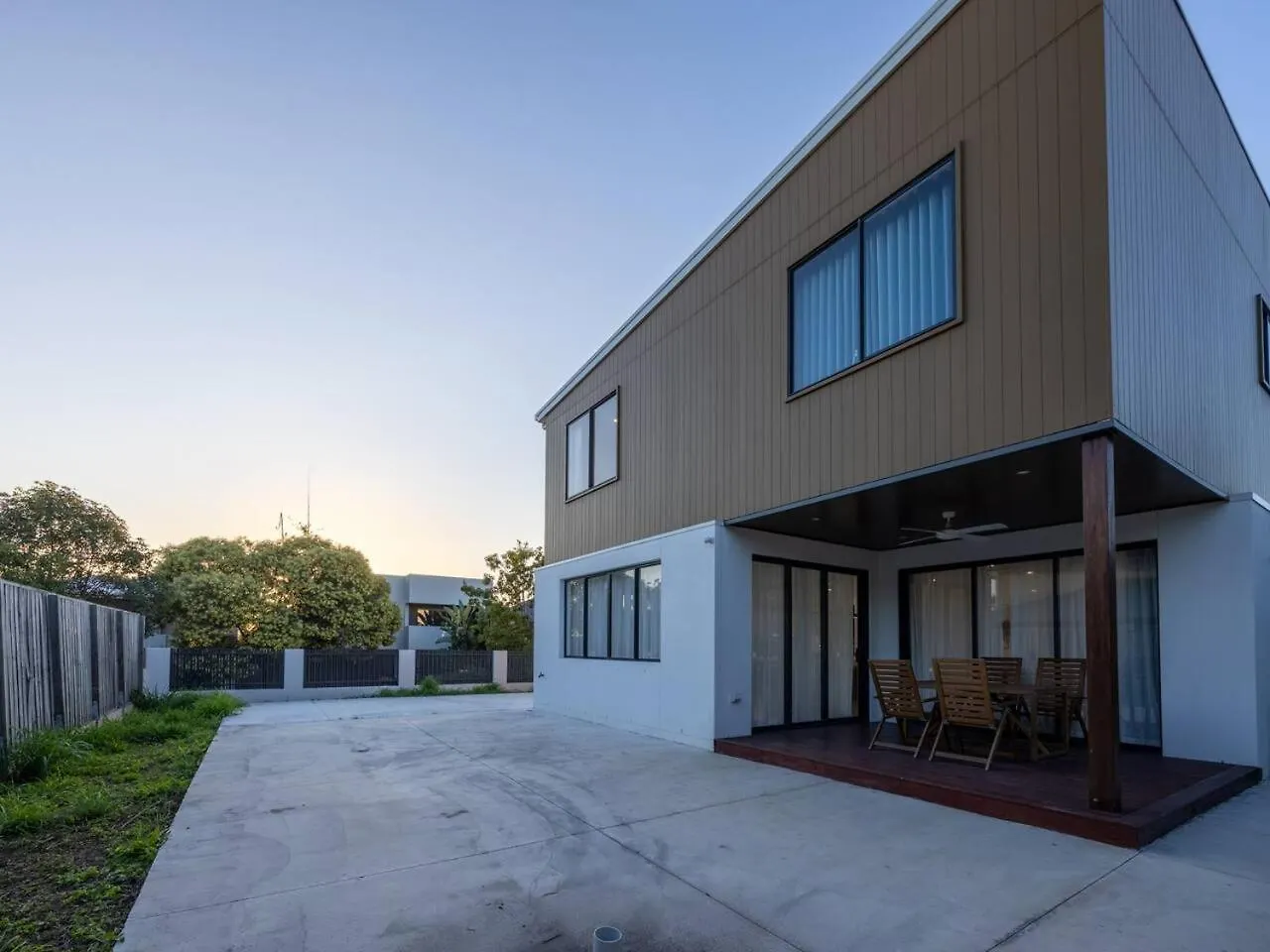 Brand New 5B Luxury Modern Dream House At Rochedale Villa 0*,